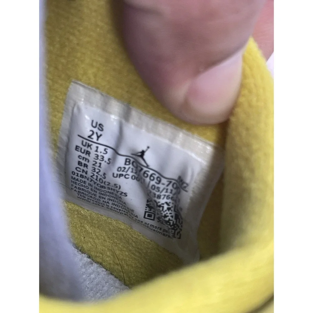 Size 2Y US -‎ Air Jordan 4 Retro Tour Yellow Boys